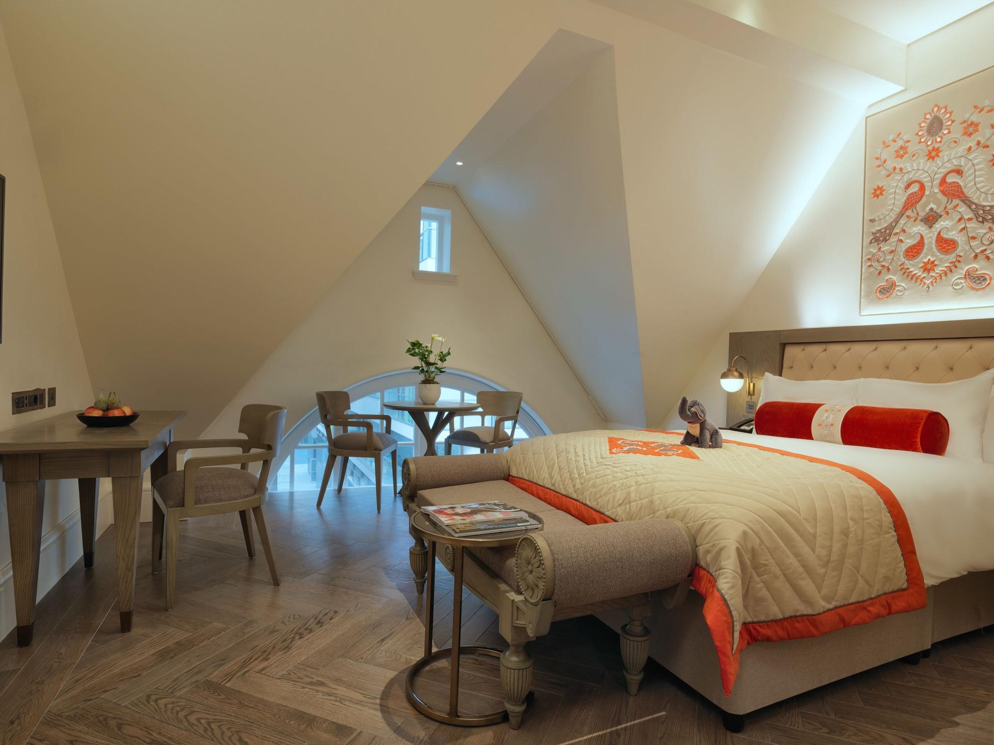 The Lalit London Hotell Rum bild A room at The Ivy Collection