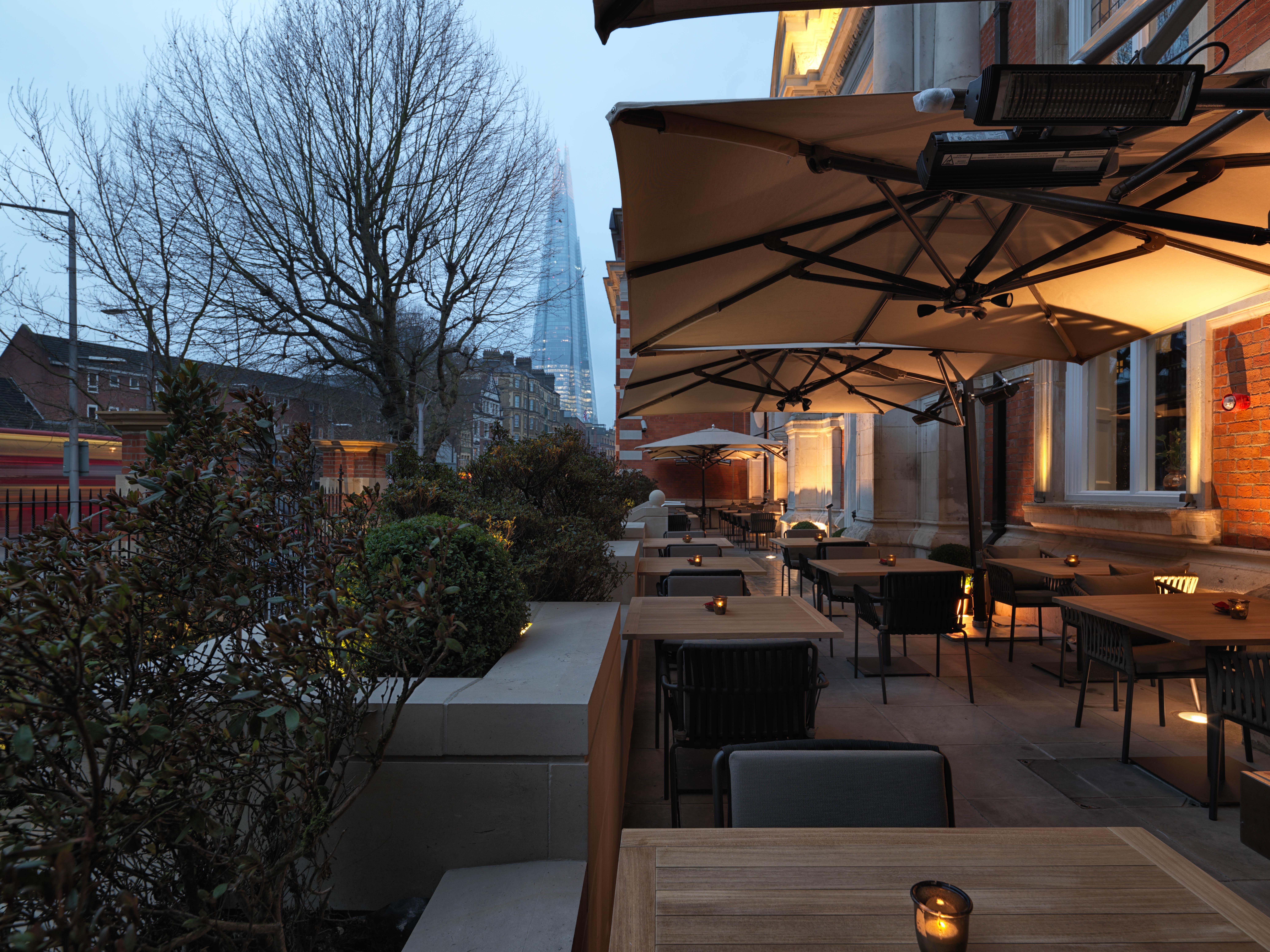 The Lalit London Hotell Exteriör bild The terrace at the River Café