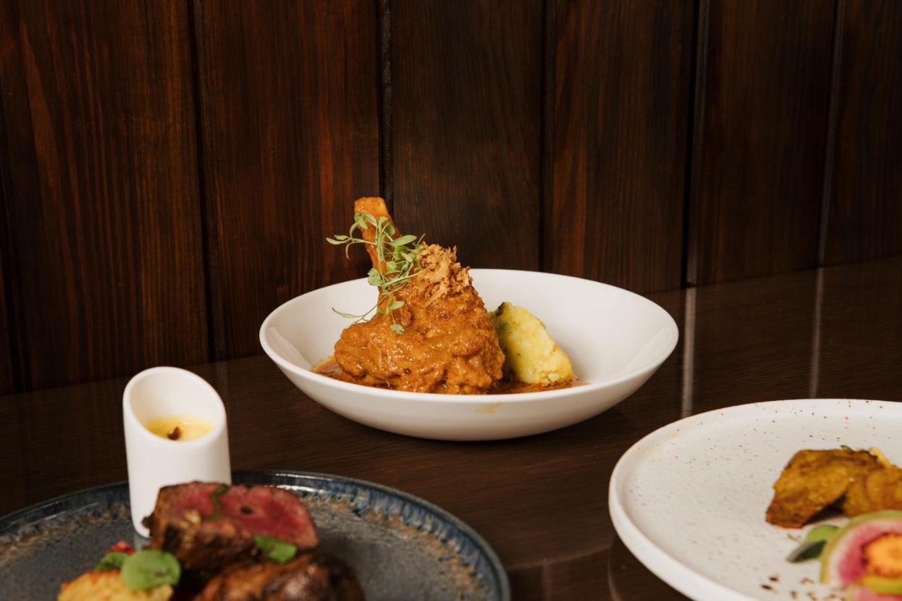The Lalit London Hotell Exteriör bild A plate of chicken 65