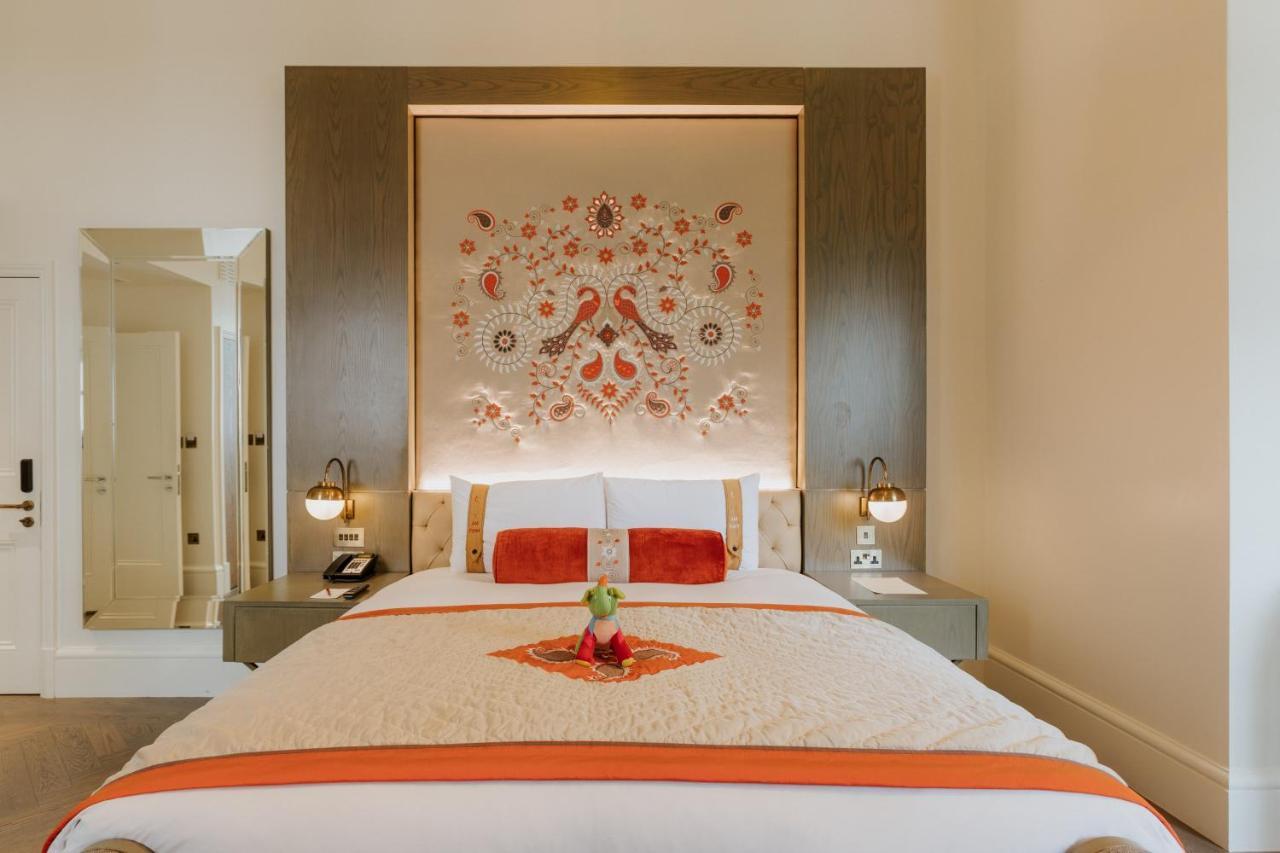 The Lalit London Hotell Exteriör bild A bedroom at the Taj Mahal Palace
