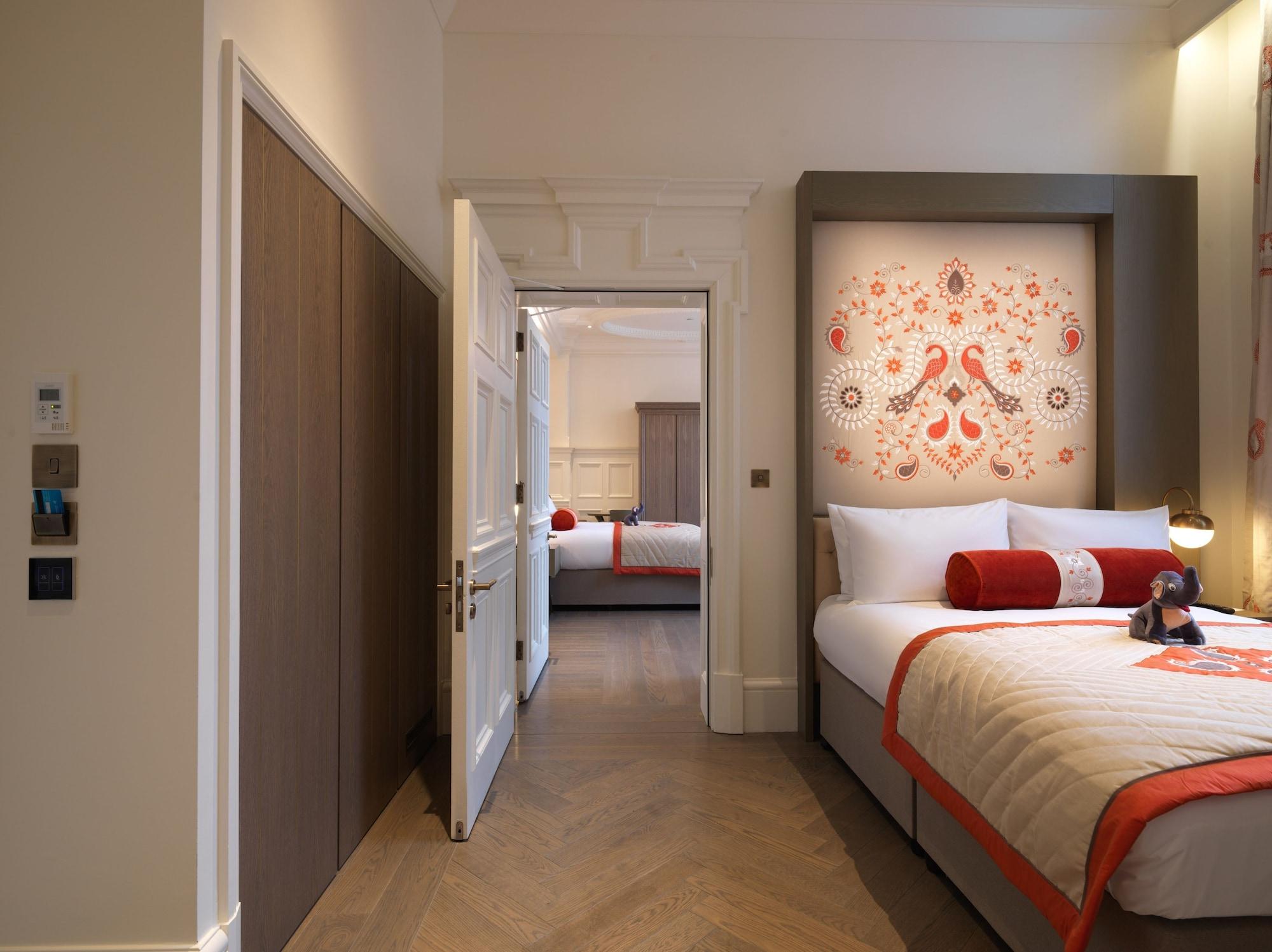 The Lalit London Hotell Exteriör bild A suite at the hotel