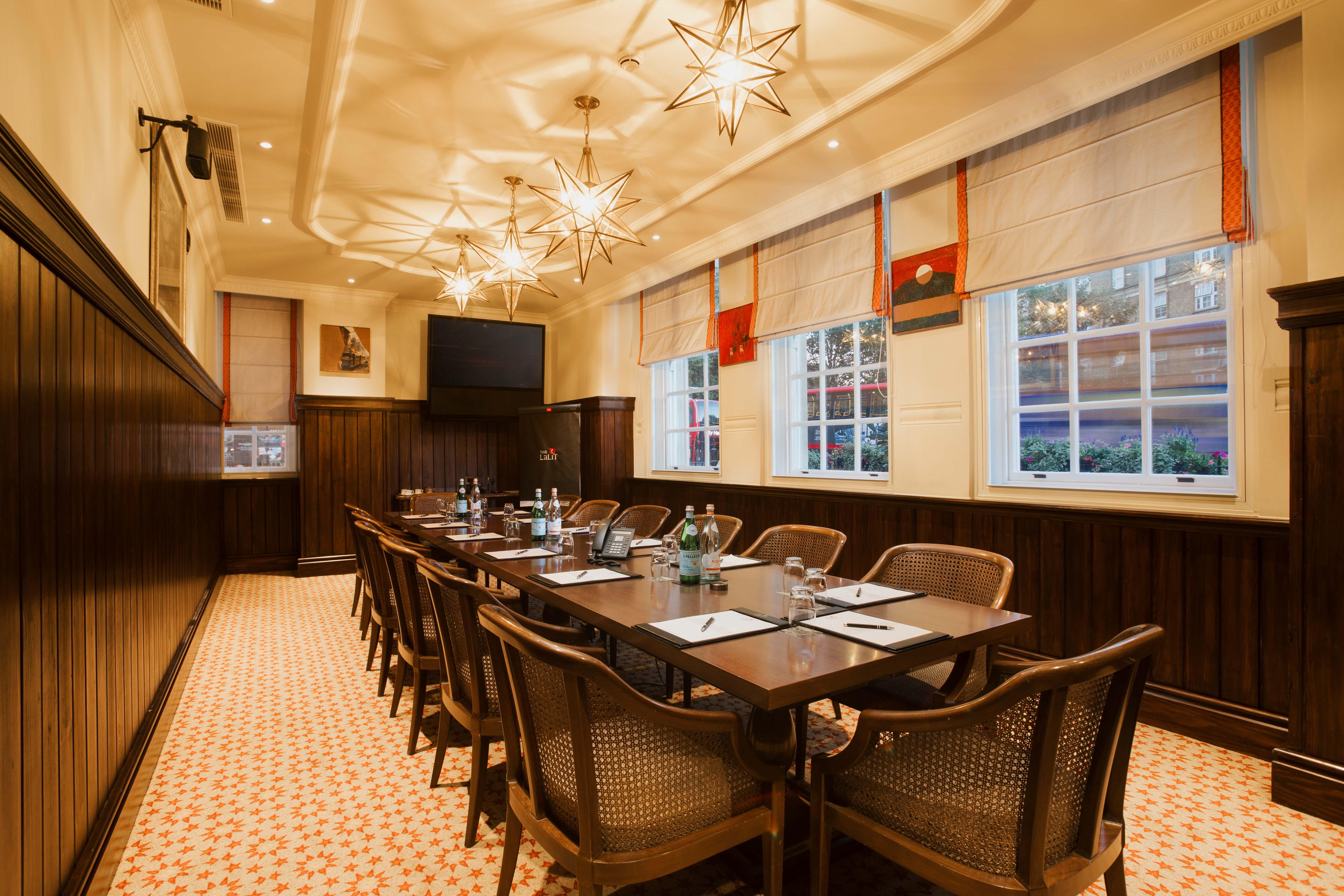 The Lalit London Hotell Exteriör bild The Long Room