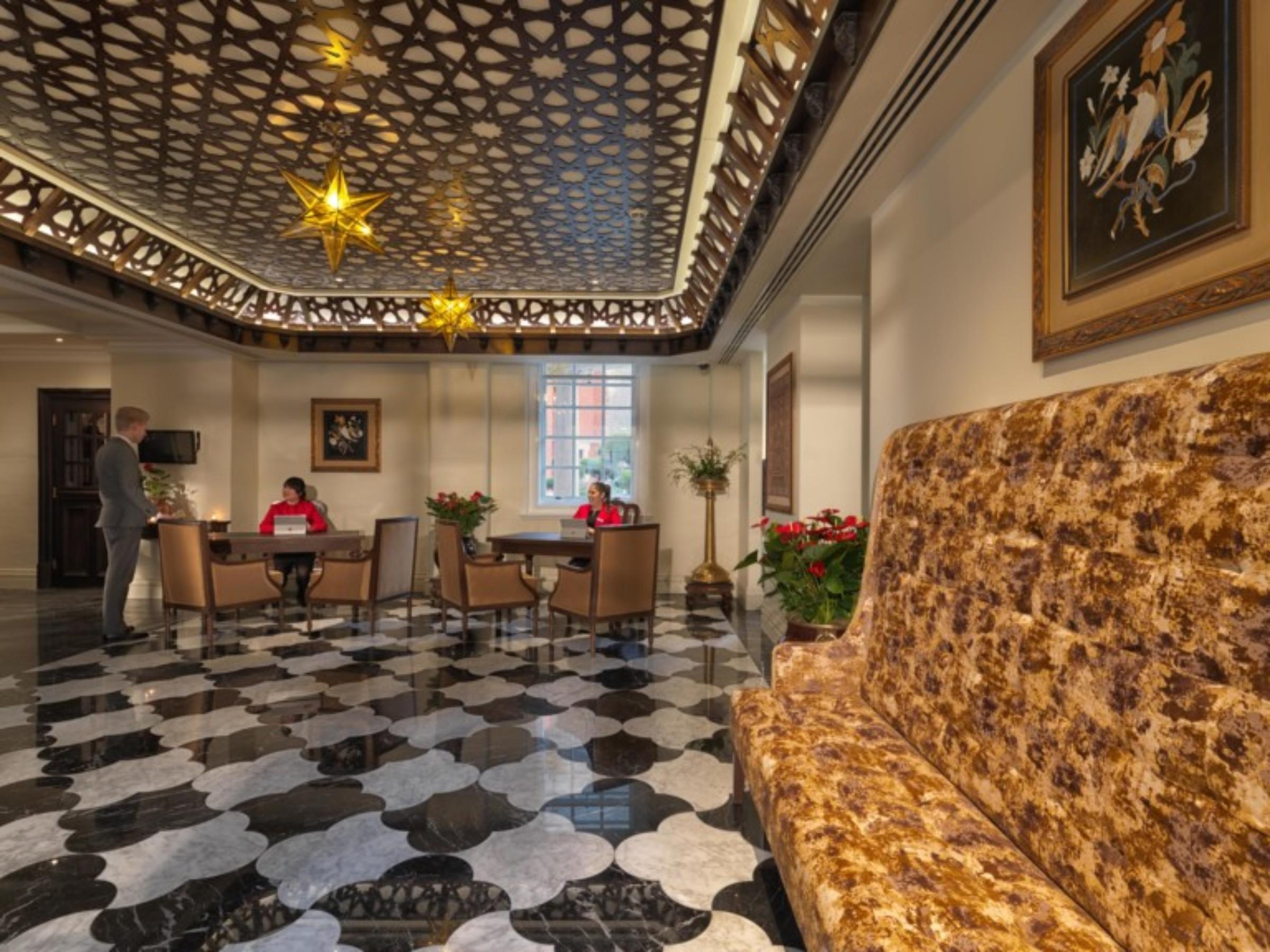 The Lalit London Hotell Inreriör bild The lobby of the hotel