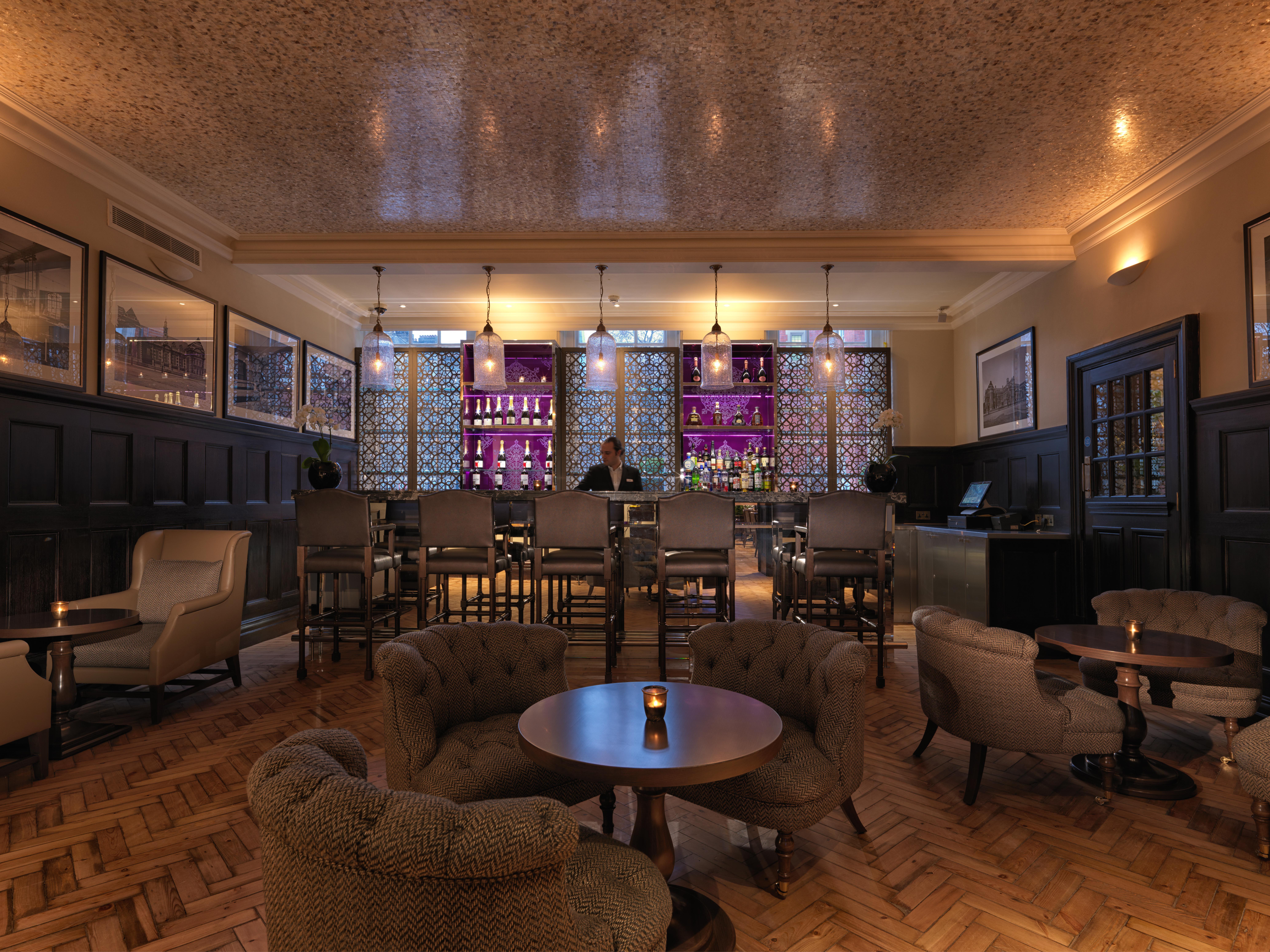 The Lalit London Hotell Bekvämligheter bild The bar at the hotel