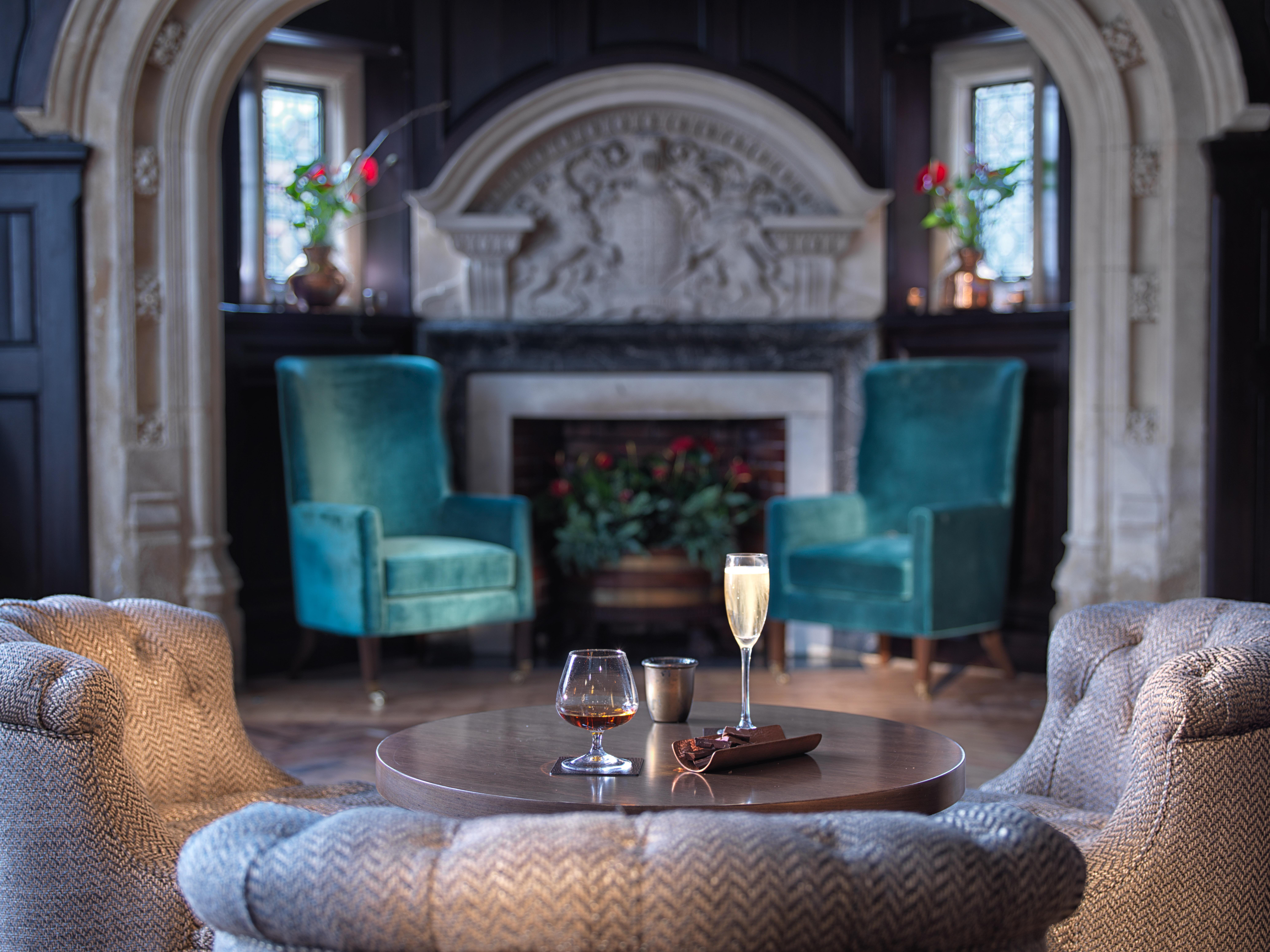 The Lalit London Hotell Exteriör bild The Drawing Room at The Old Bank