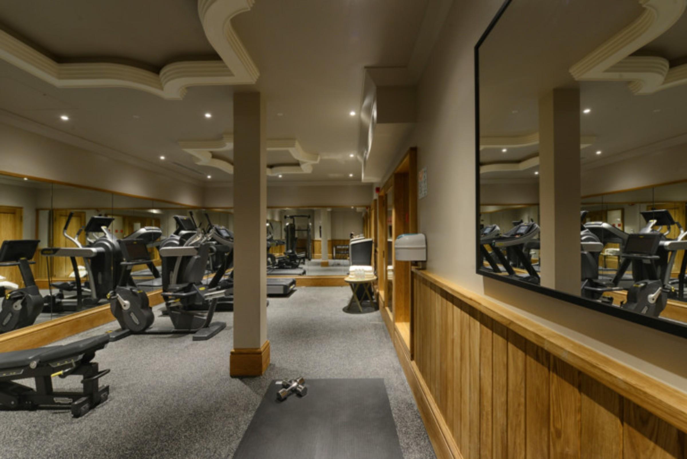 The Lalit London Hotell Exteriör bild The gym at The Dorchester