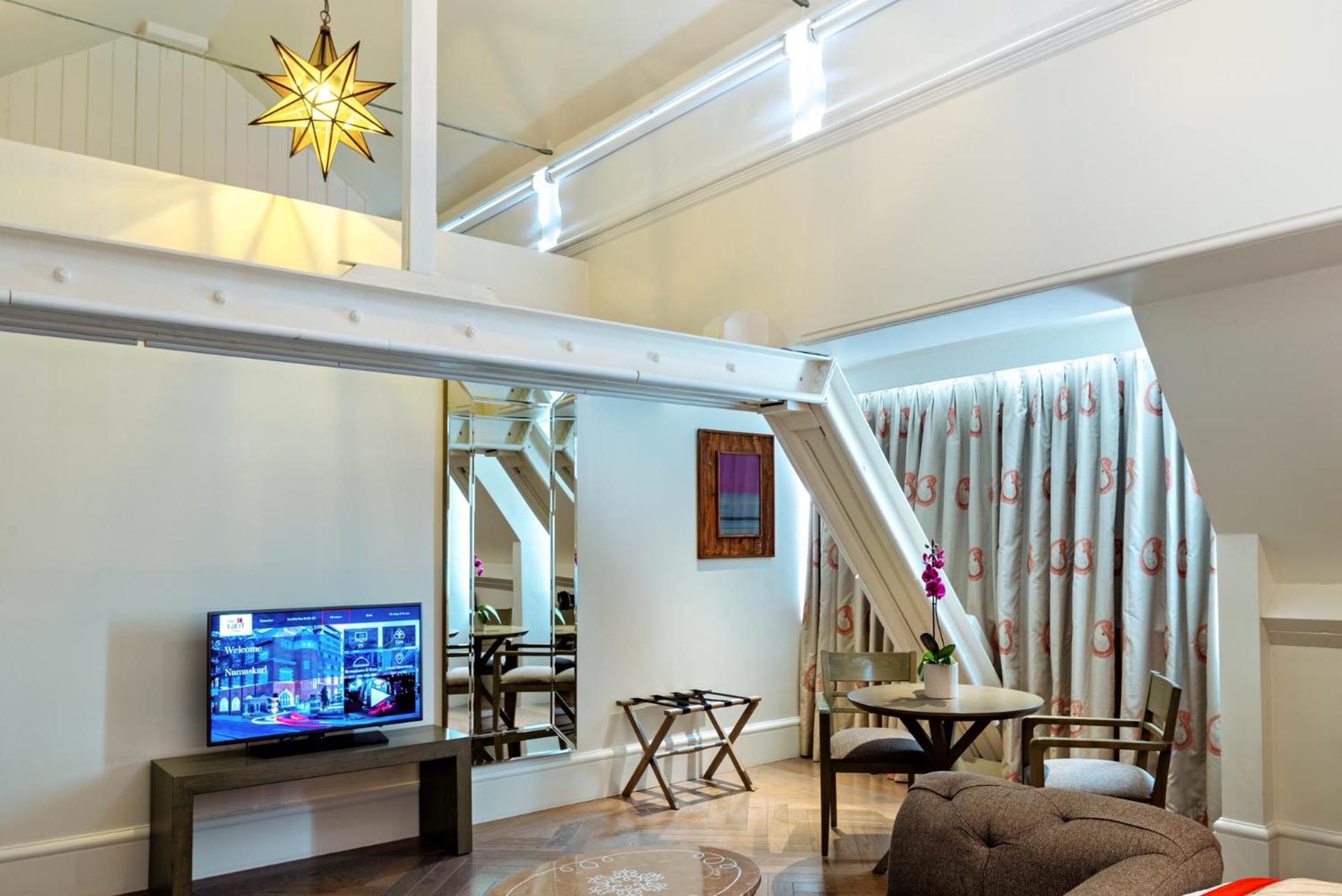 The Lalit London Hotell Exteriör bild A suite at the hotel