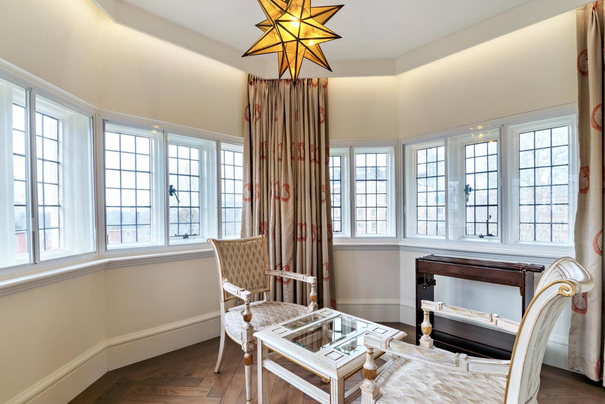 The Lalit London Hotell Exteriör bild The Star Room