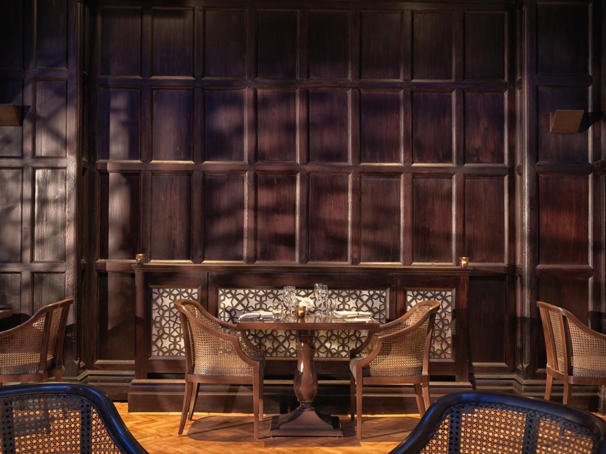 The Lalit London Hotell Exteriör bild The interior of the restaurant