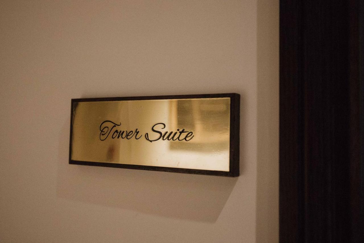 The Lalit London Hotell Exteriör bild The sign for the Tower Suite
